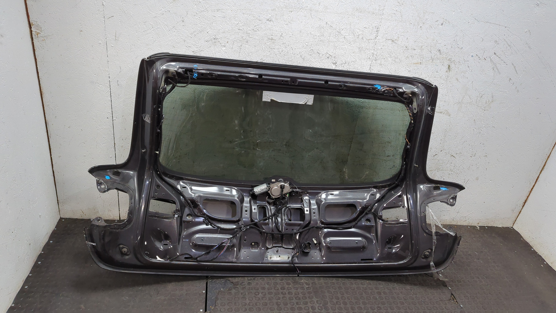 Дверь багажника