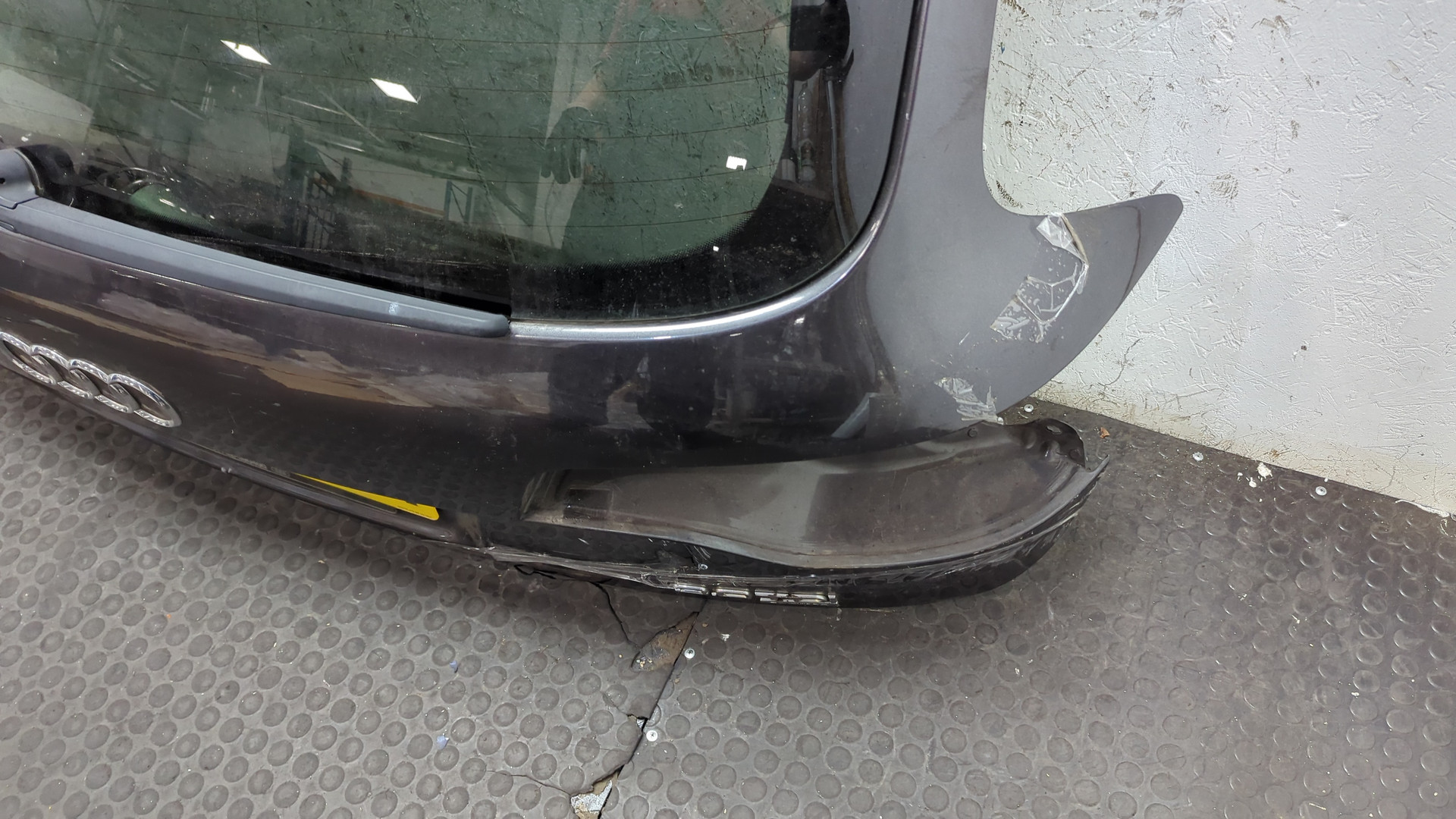 Дверь багажника