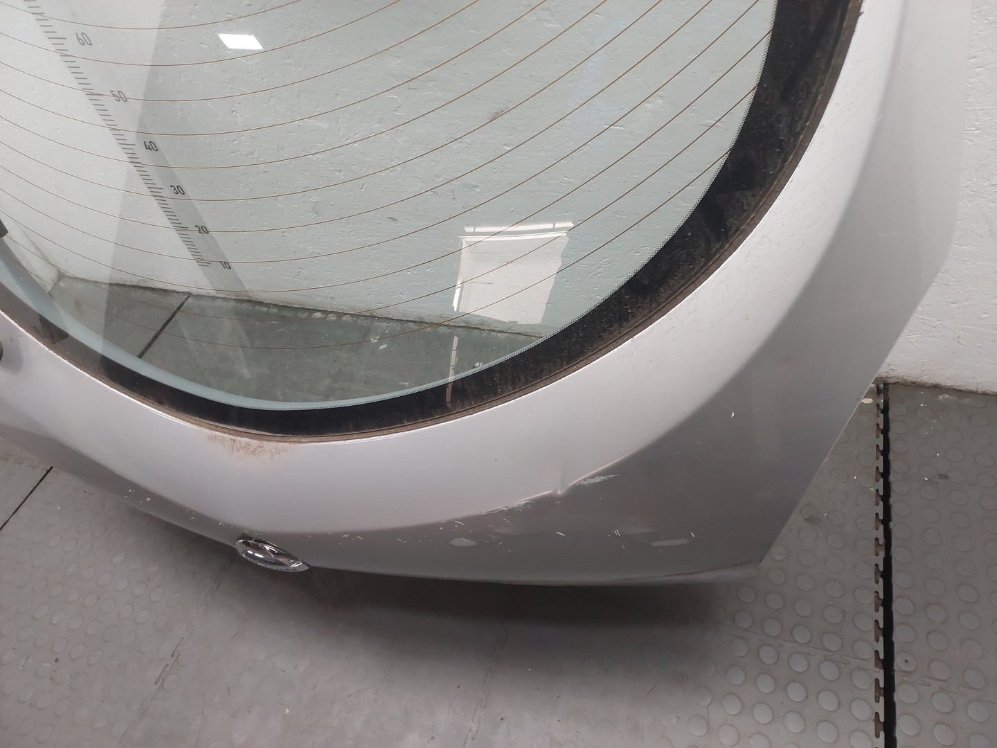 Дверь багажника