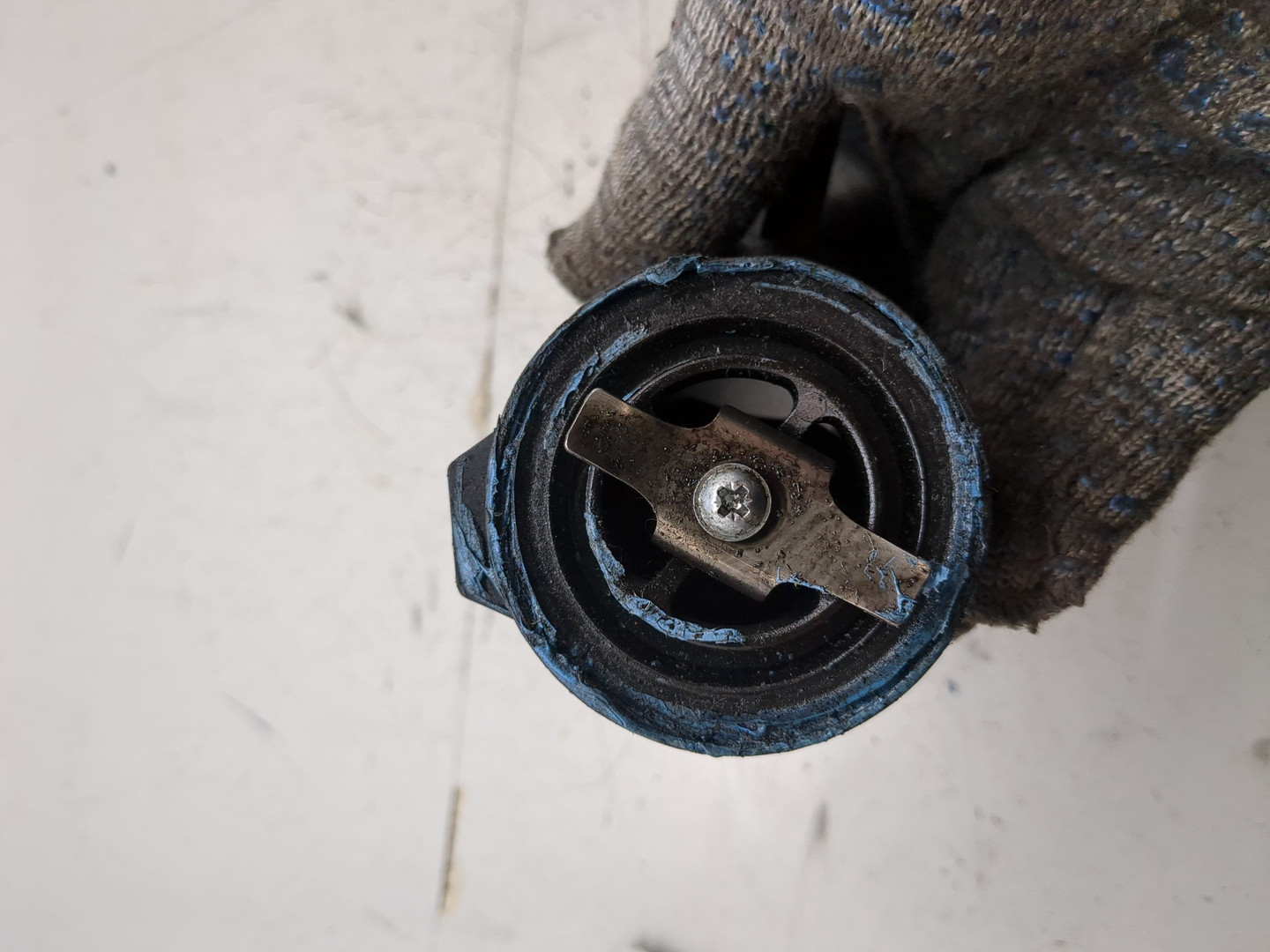 Маслозаливная горловина