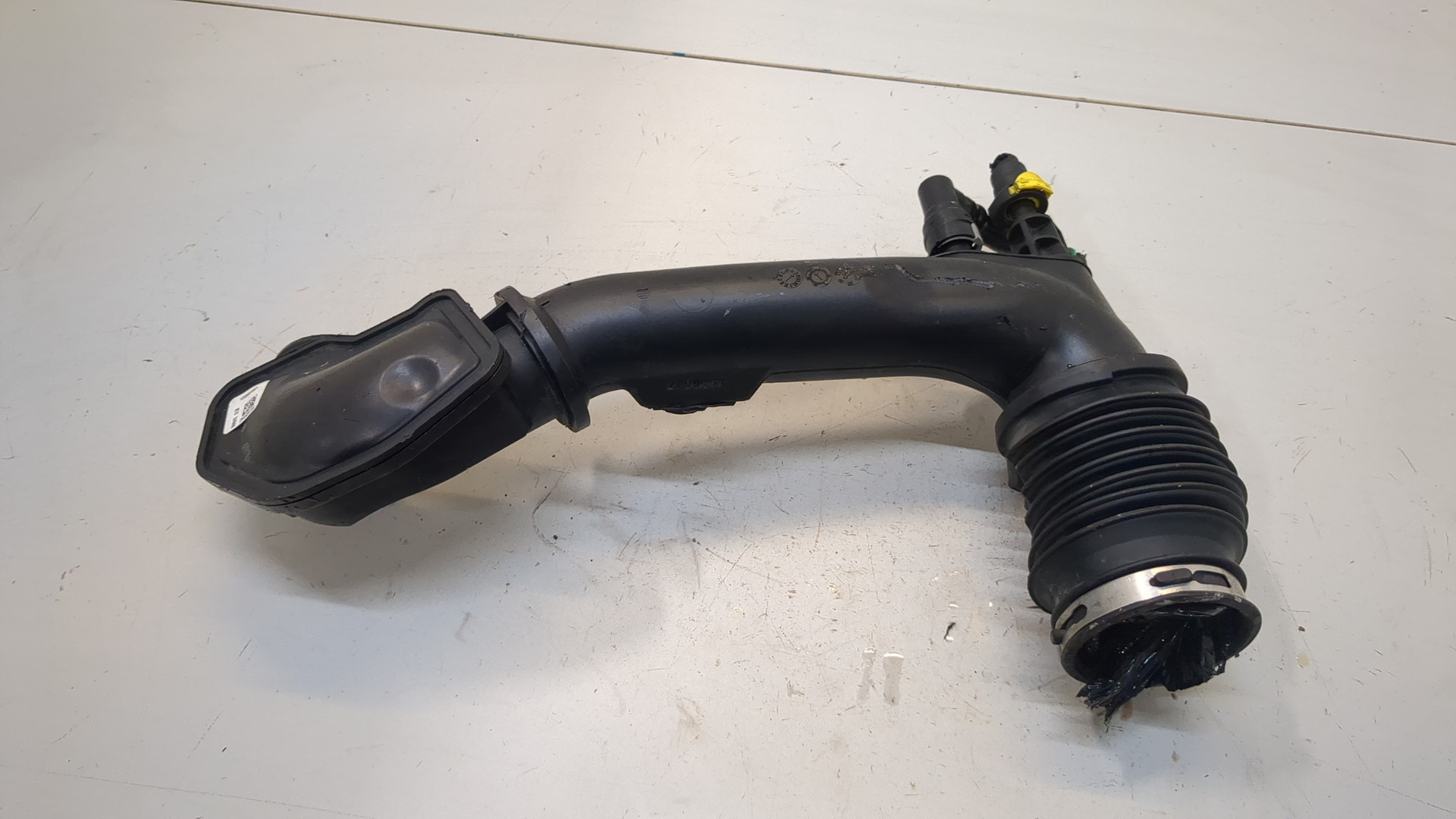 Патрубок воздушного фильтра