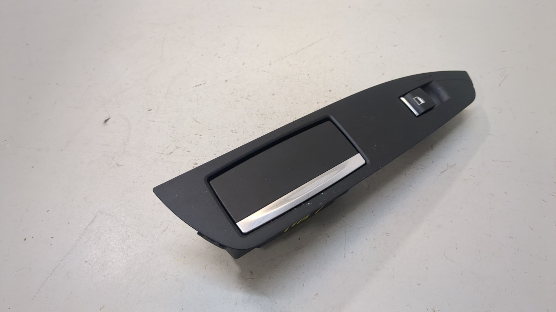 Кнопка стеклоподъемника