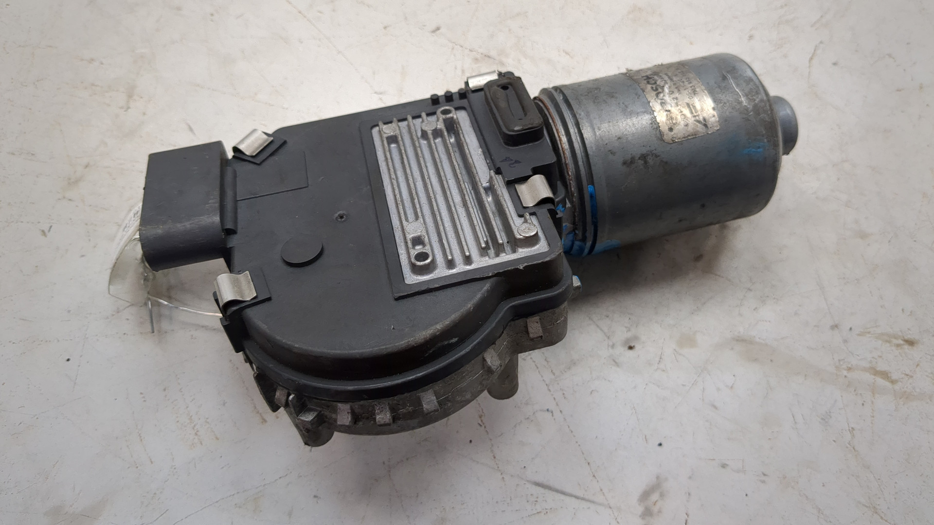 Моторчик стеклоочистителя передний