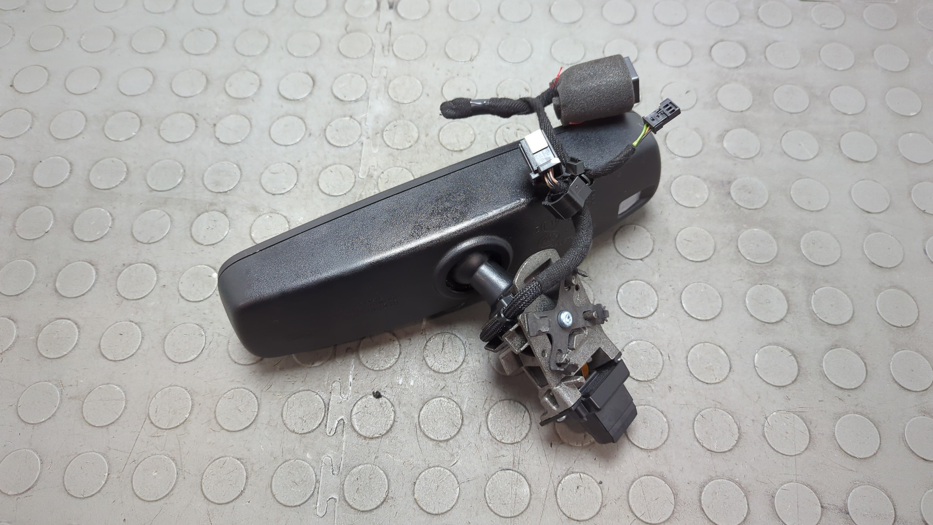 Зеркало заднего вида