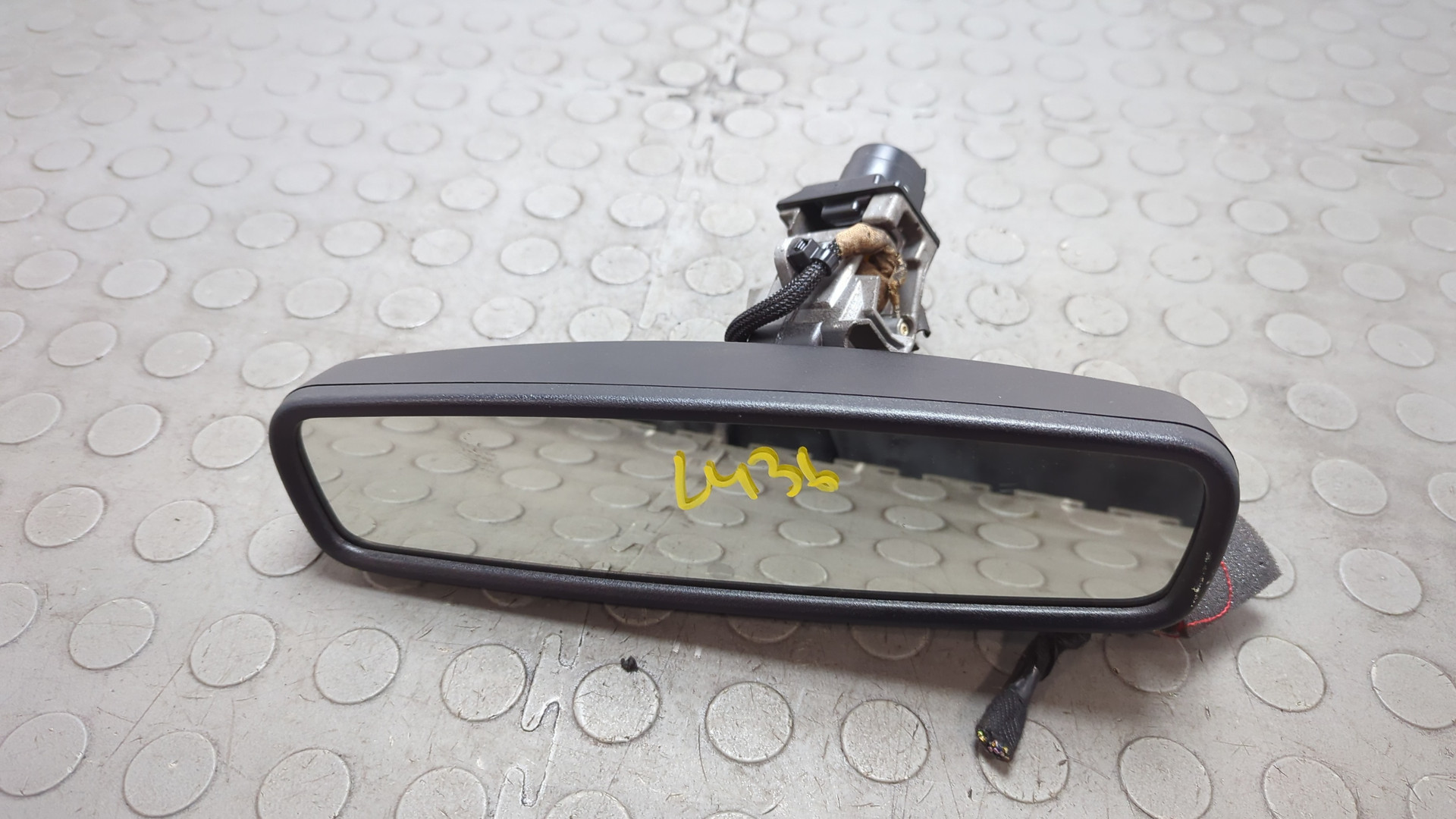 Зеркало заднего вида