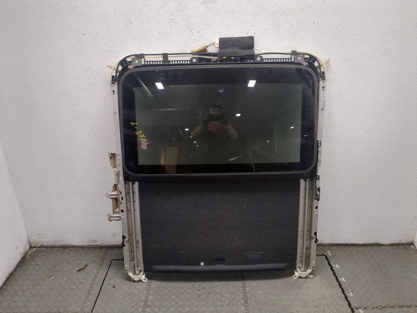 Люк в сборе электрический