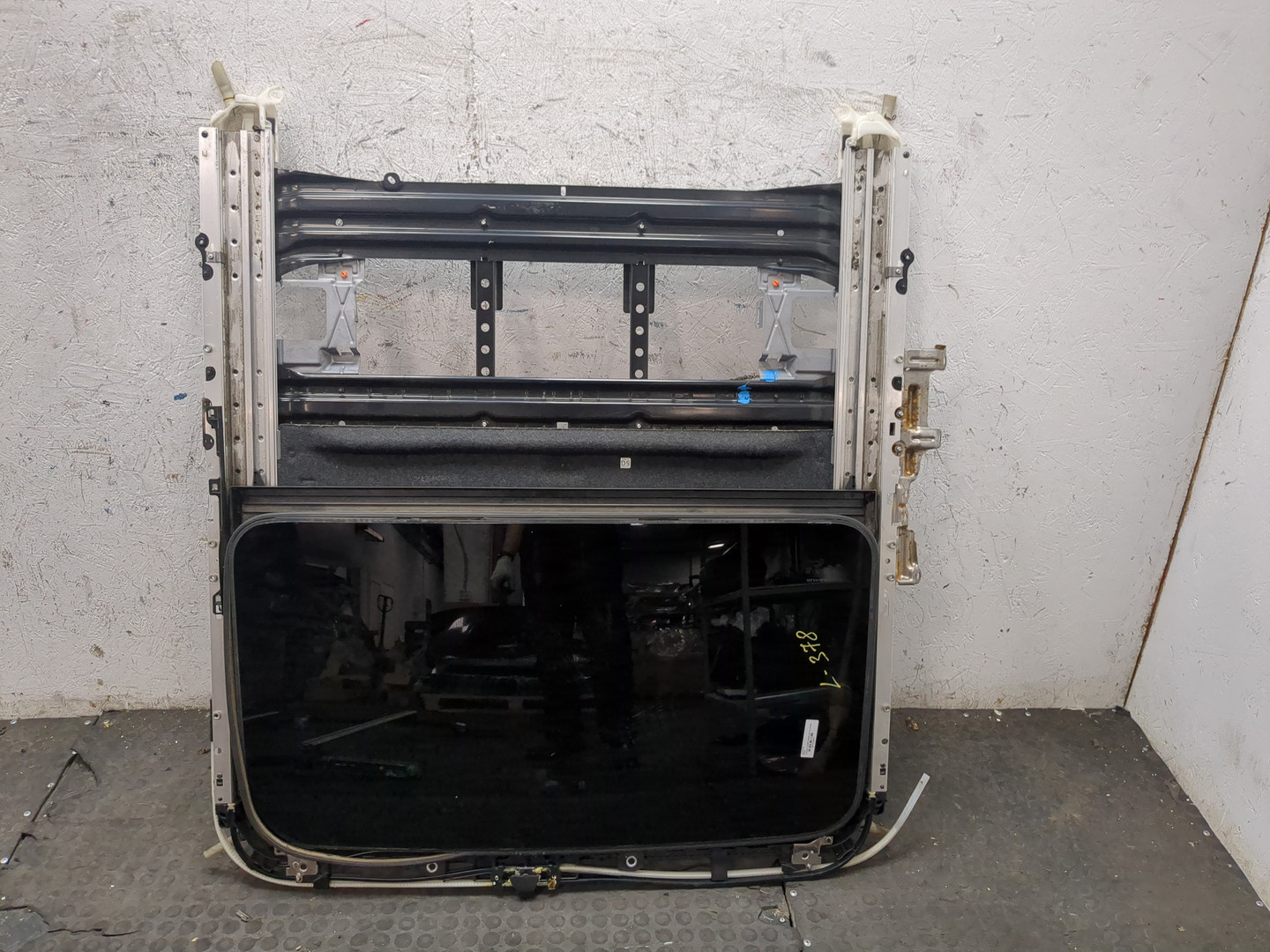 Люк в сборе электрический