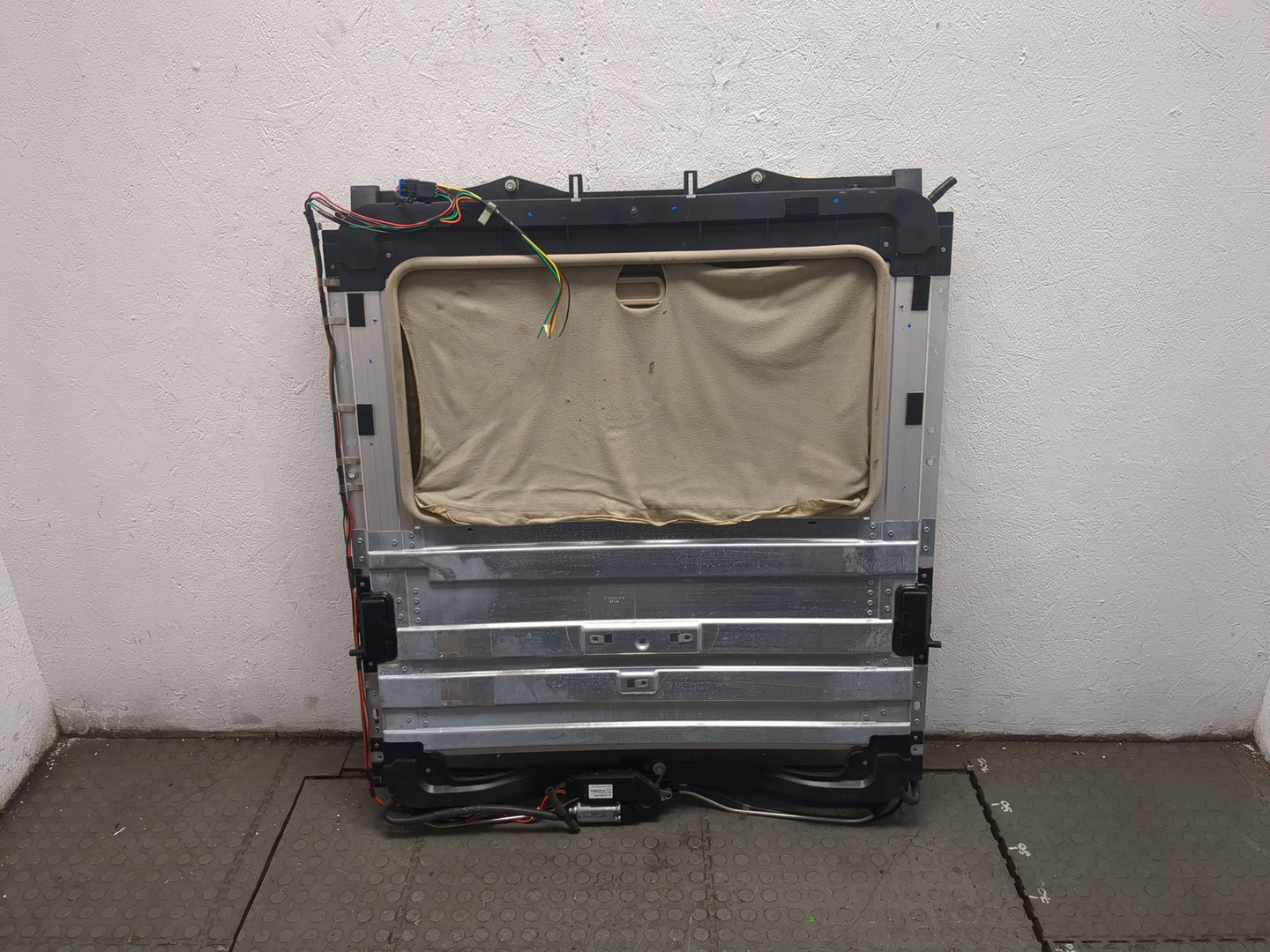 Люк в сборе электрический