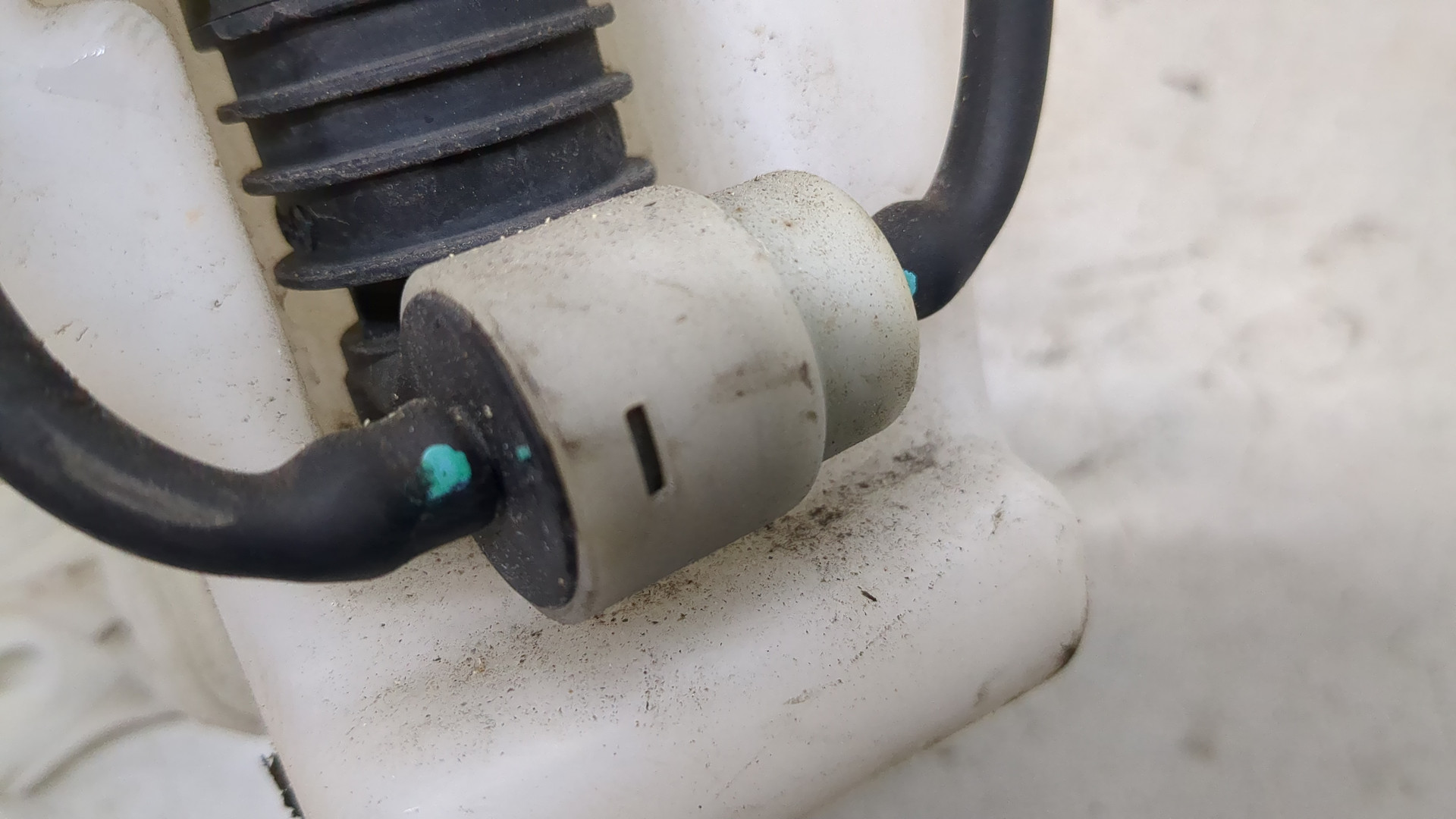 Бачок омывателя лобового стекла