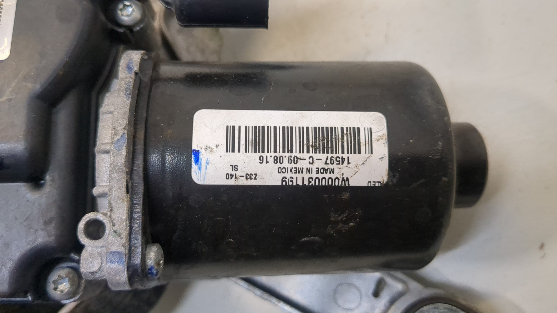 Моторчик стеклоочистителя передний