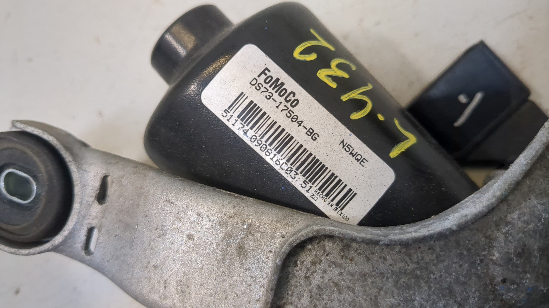 Моторчик стеклоочистителя передний