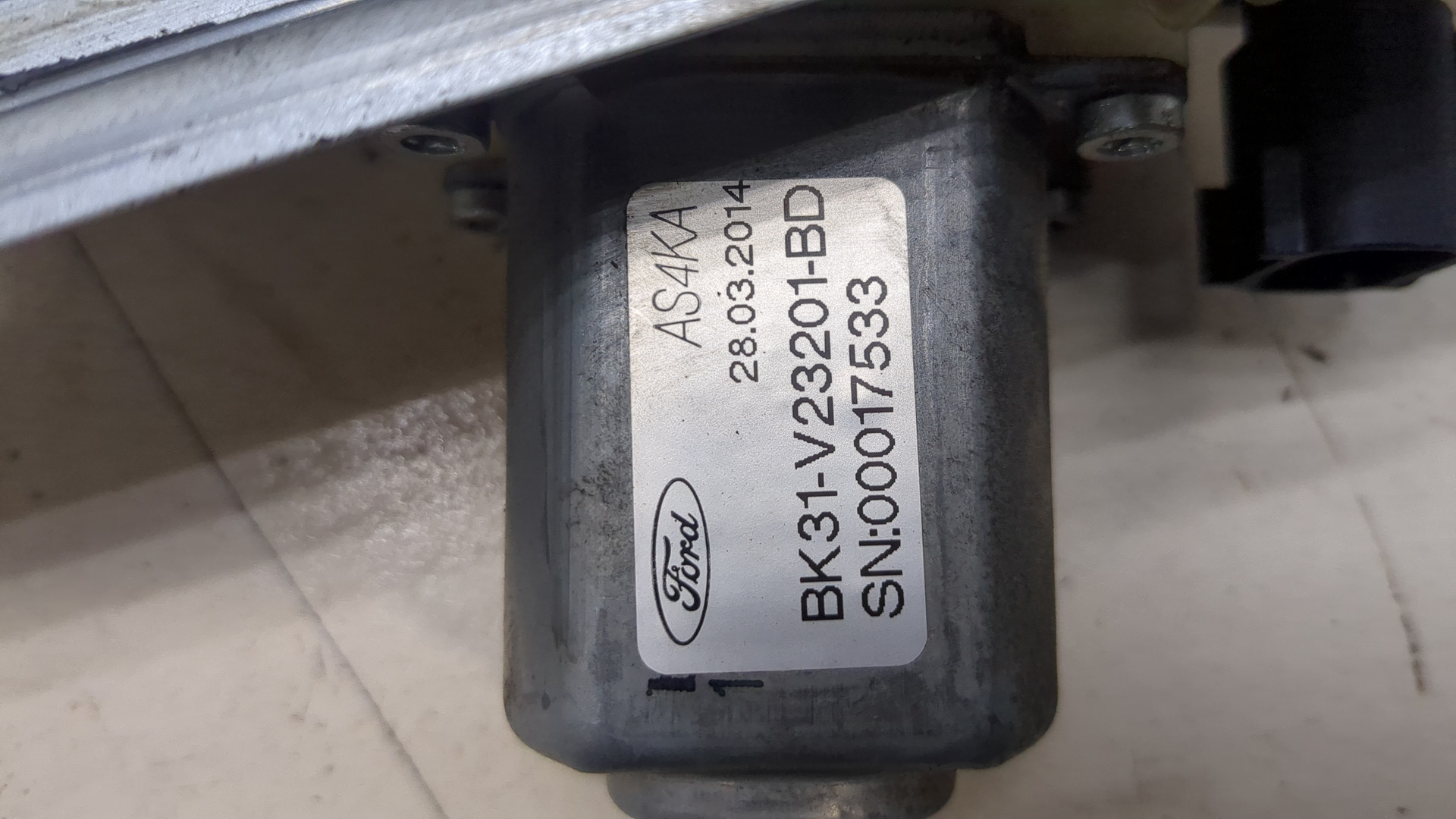 Стеклоподъемник электр. передний левый