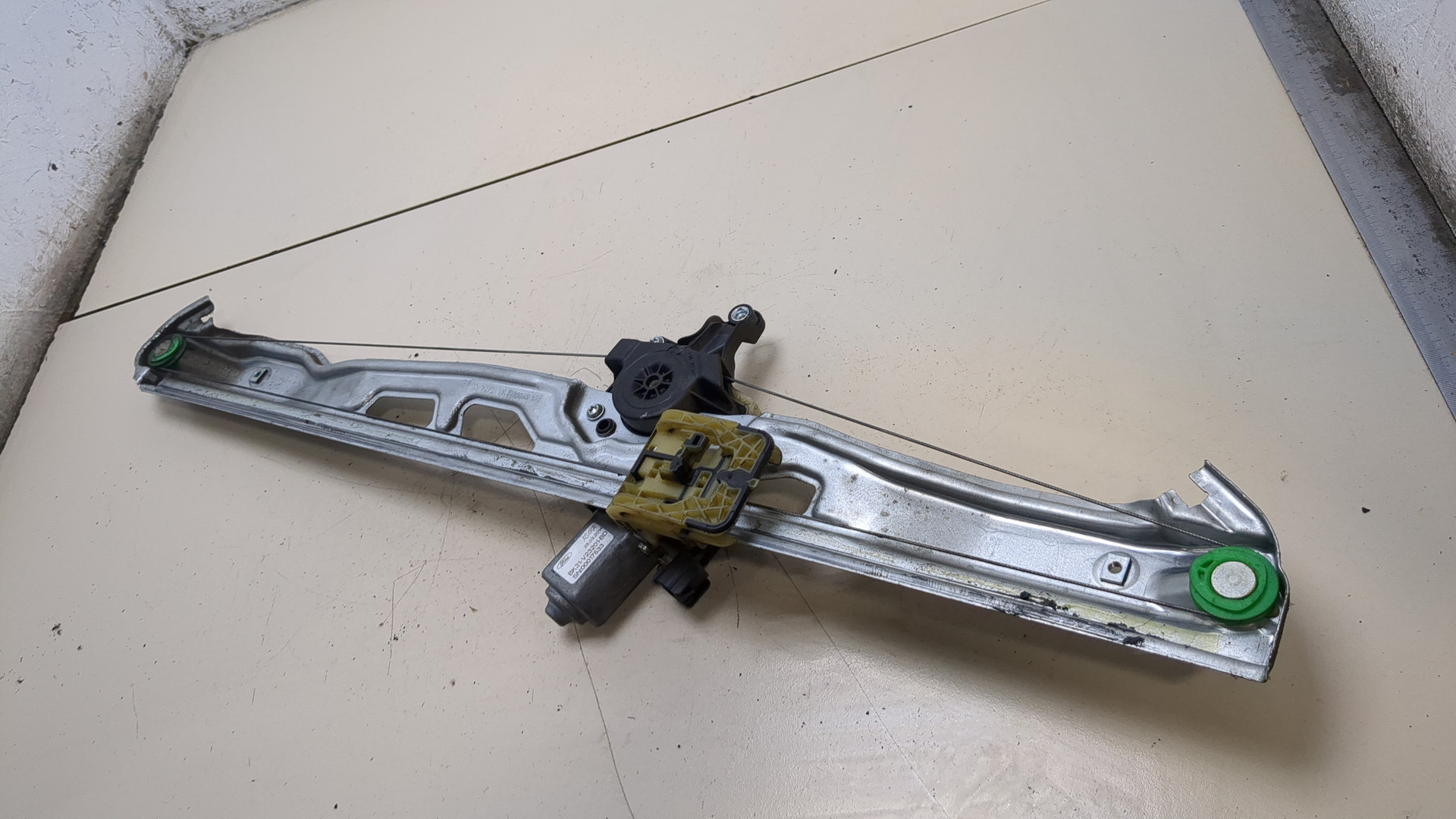 Стеклоподъемник электр. передний левый