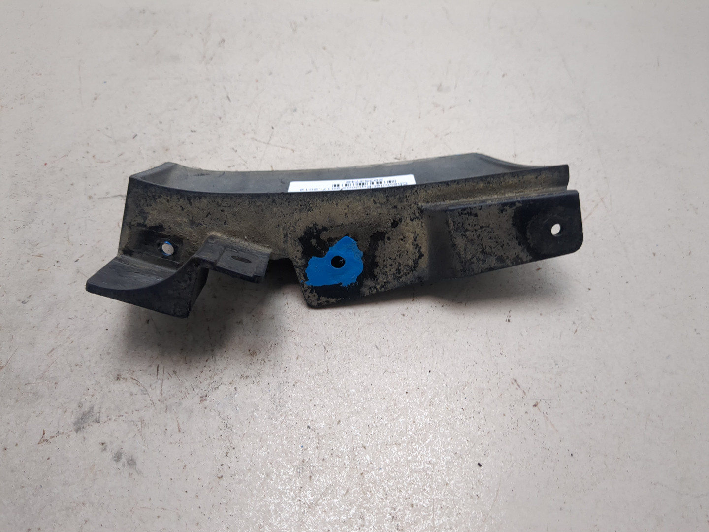 Брызговик передний левый