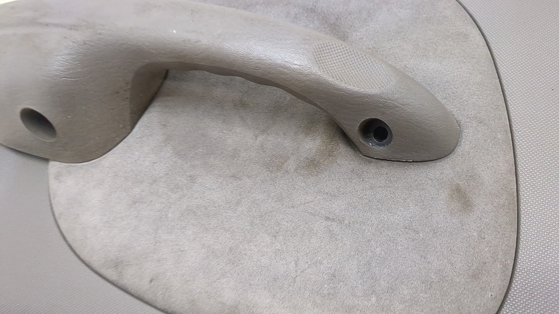 Обшивка двери передней левой