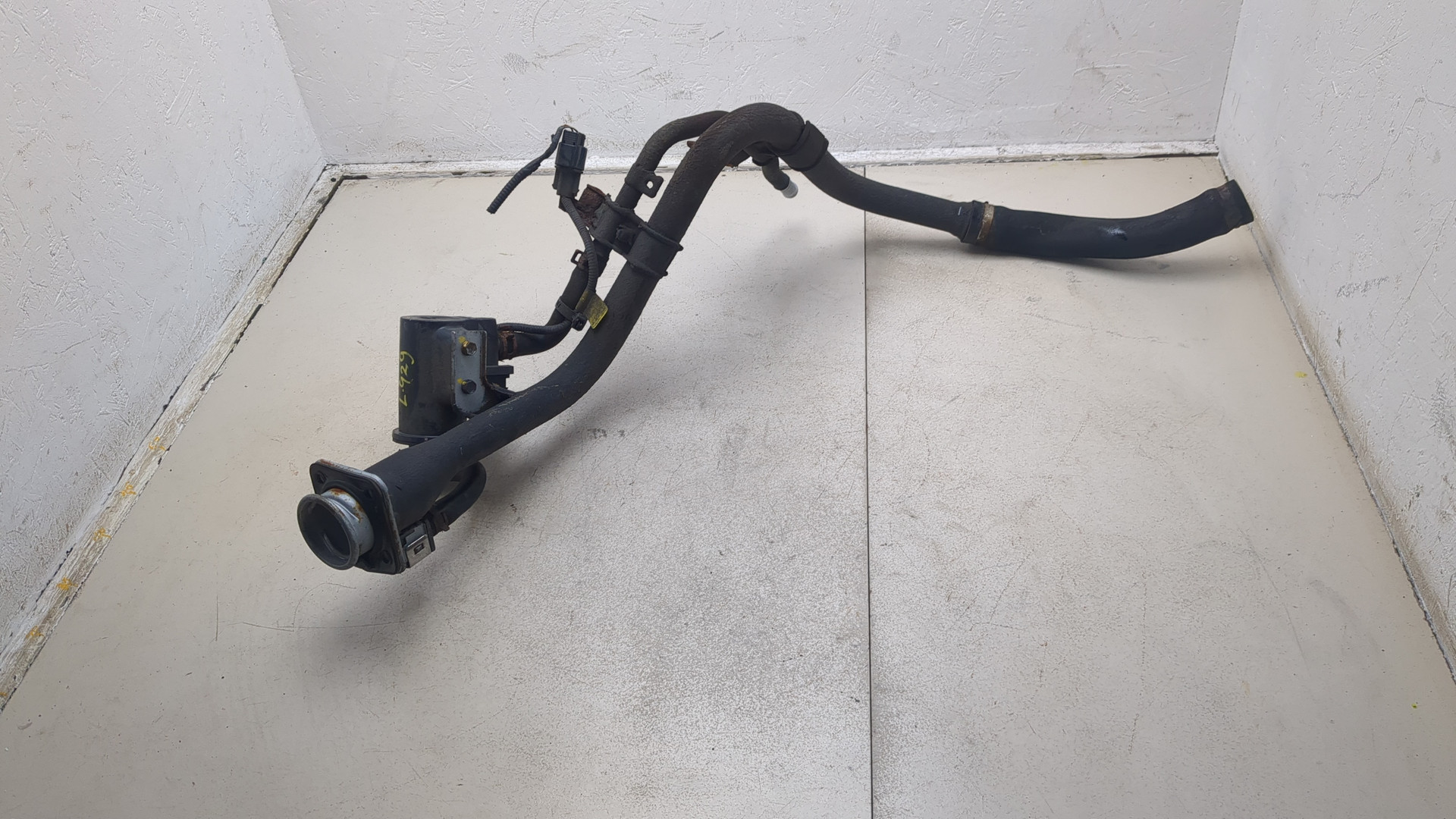 Горловина топливного бака