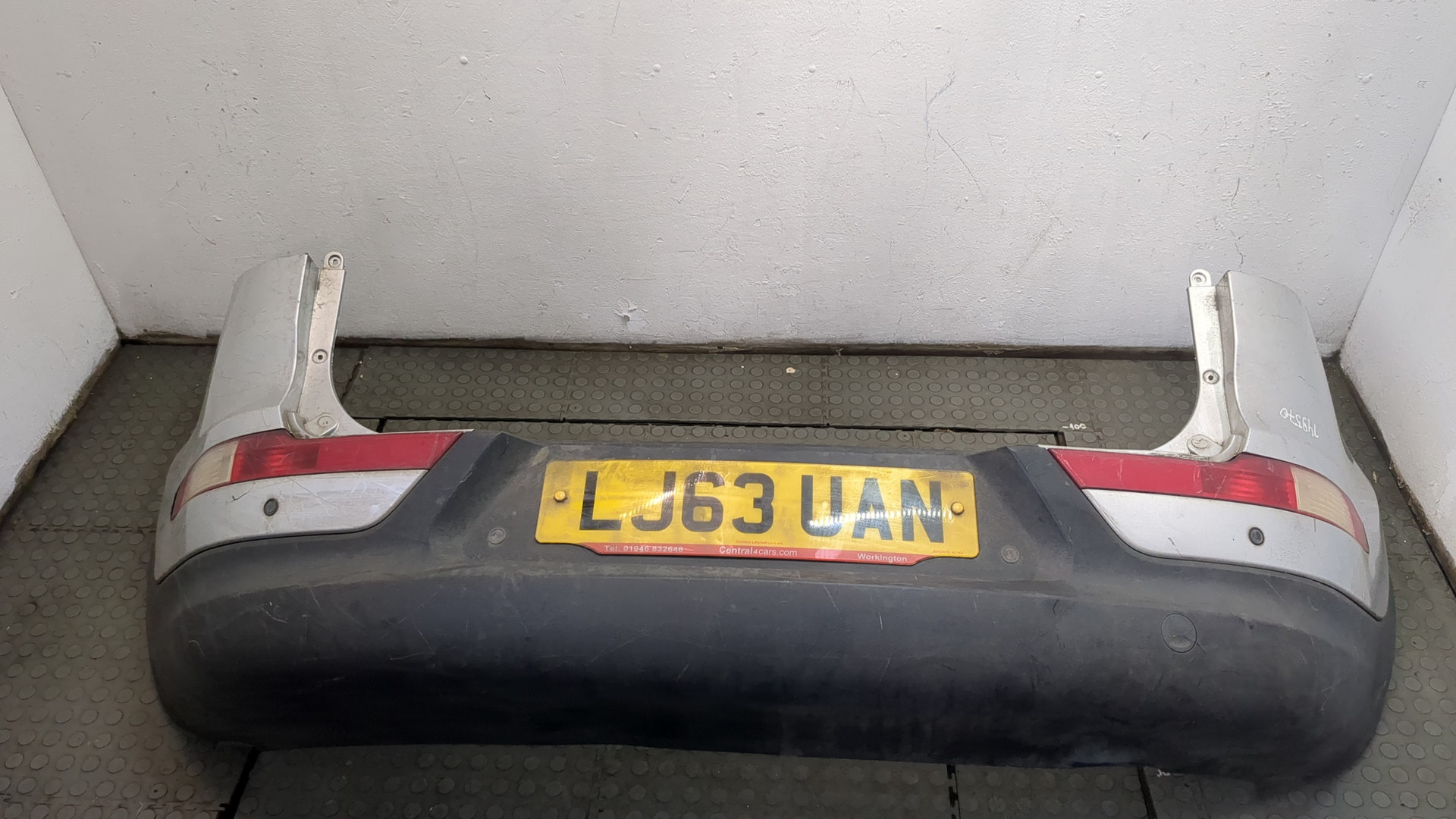 Бампер задний