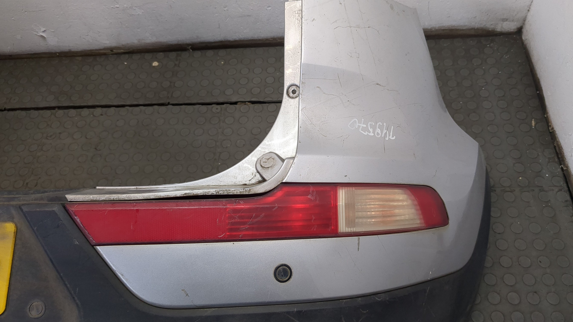 Бампер задний