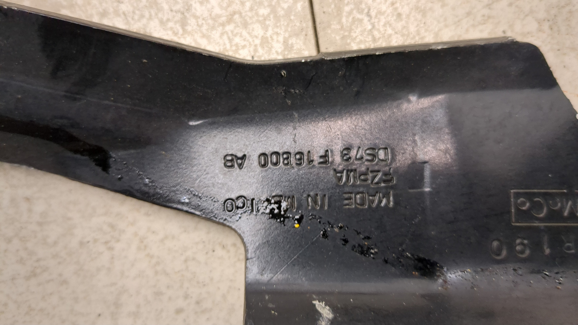 Петля капота правая