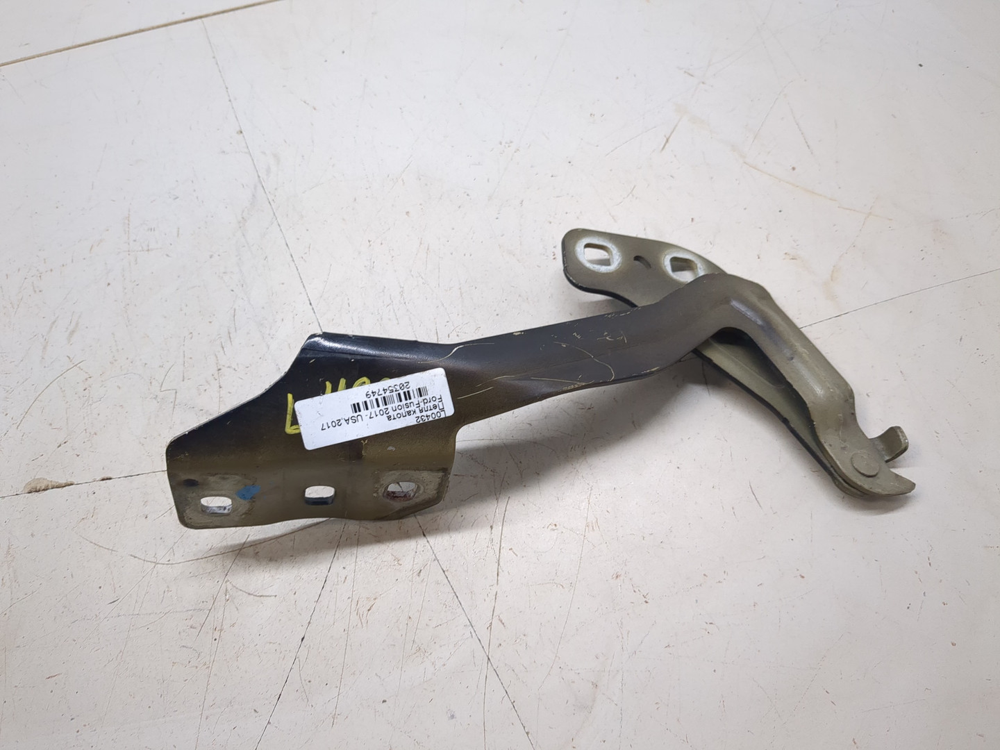 Петля капота правая