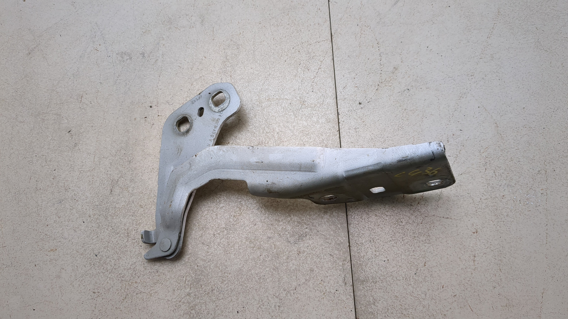 Петля капота левая