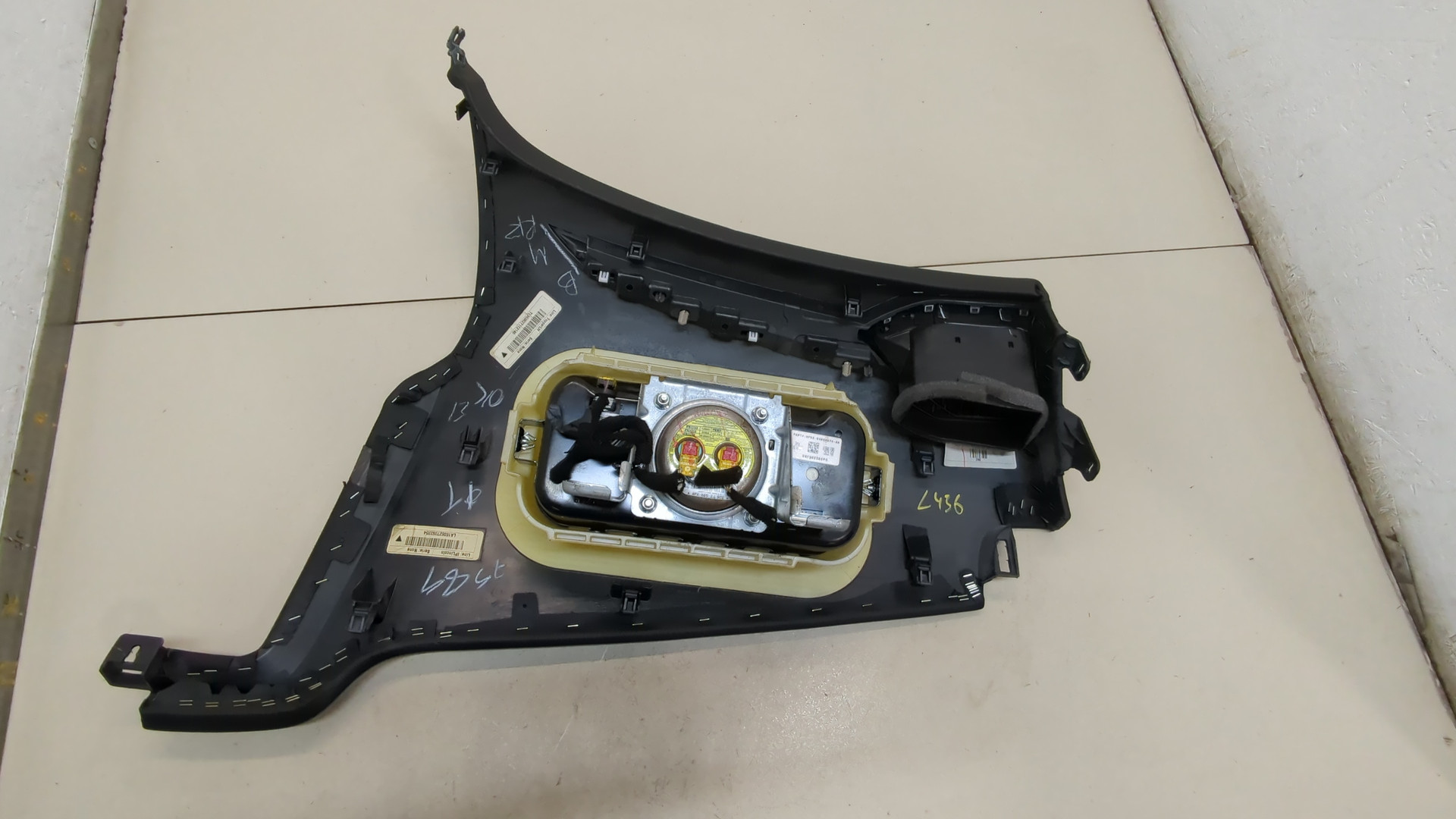 Подушка безопасности пассажирская (в торпедо)