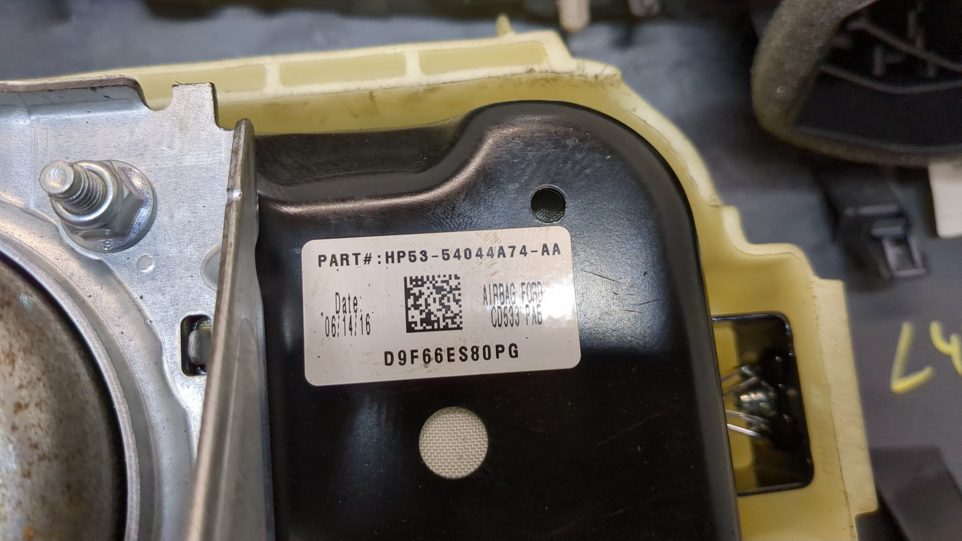 Подушка безопасности пассажирская (в торпедо)