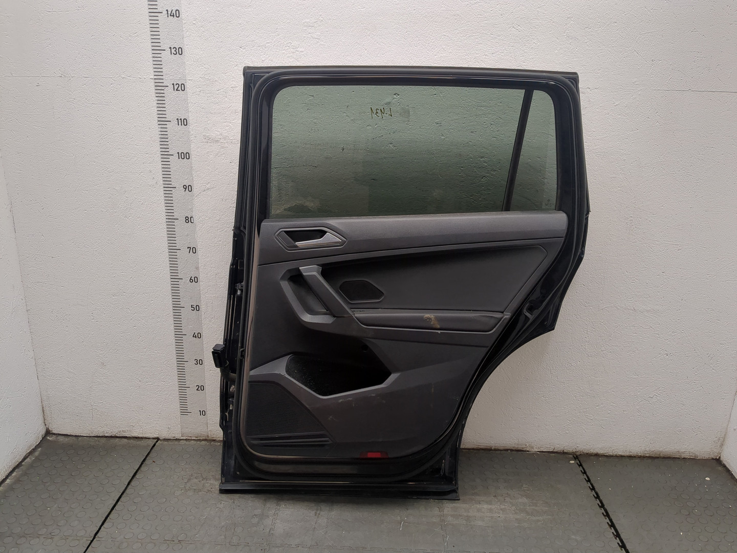 Дверь задняя правая