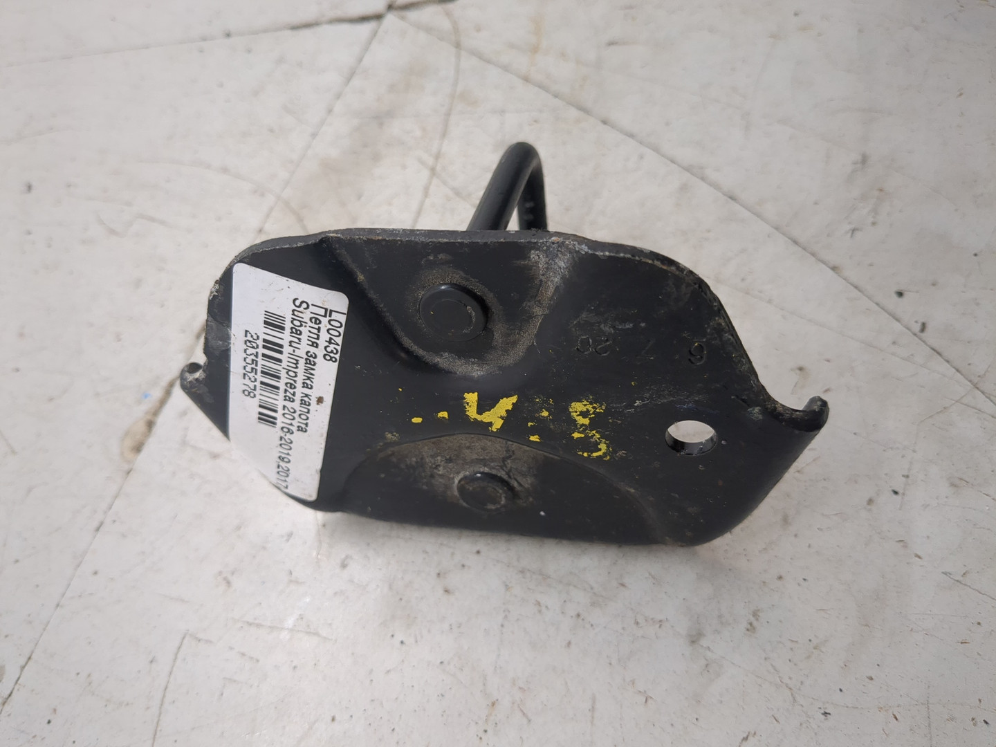 Петля капота