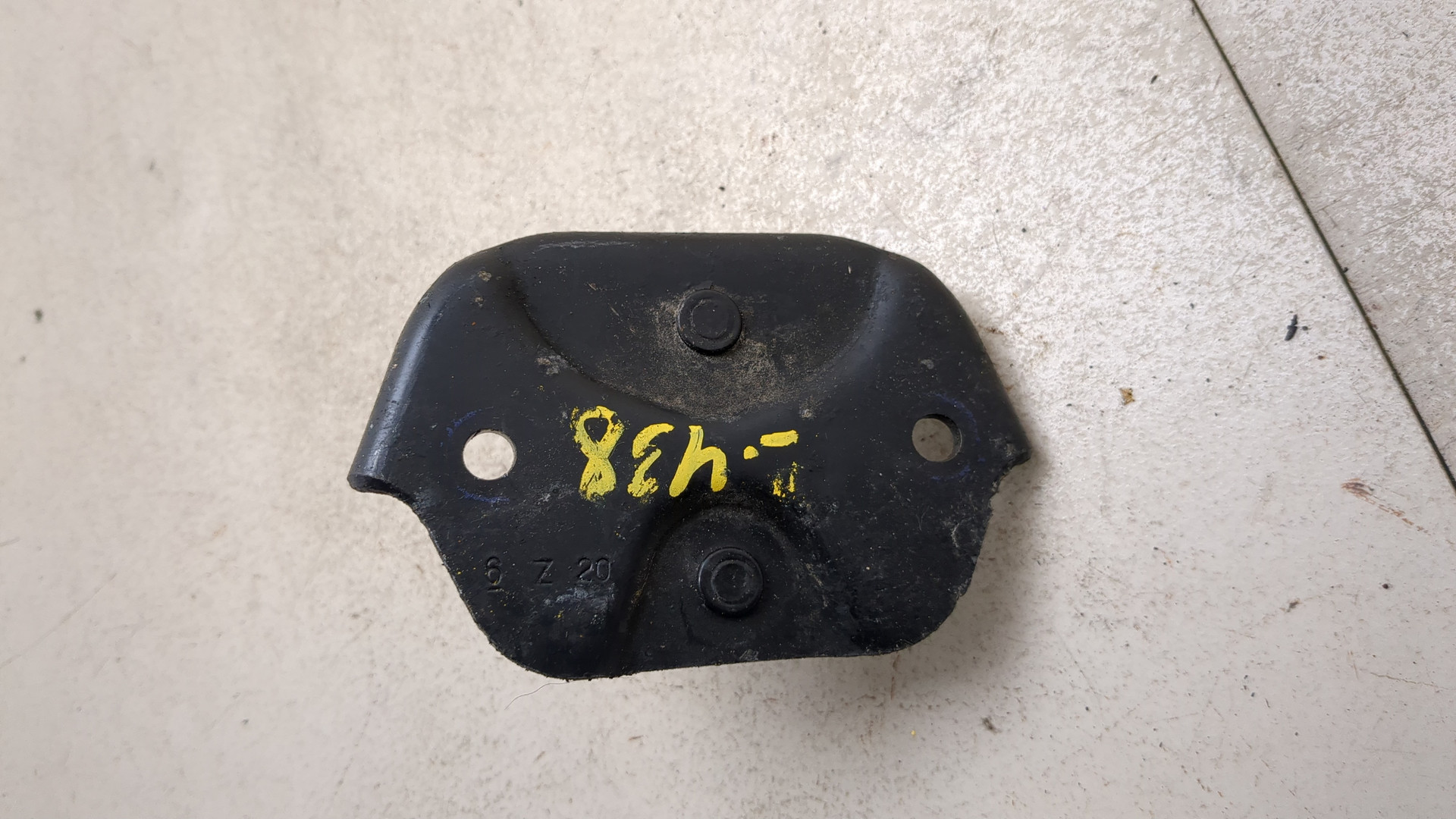 Петля капота