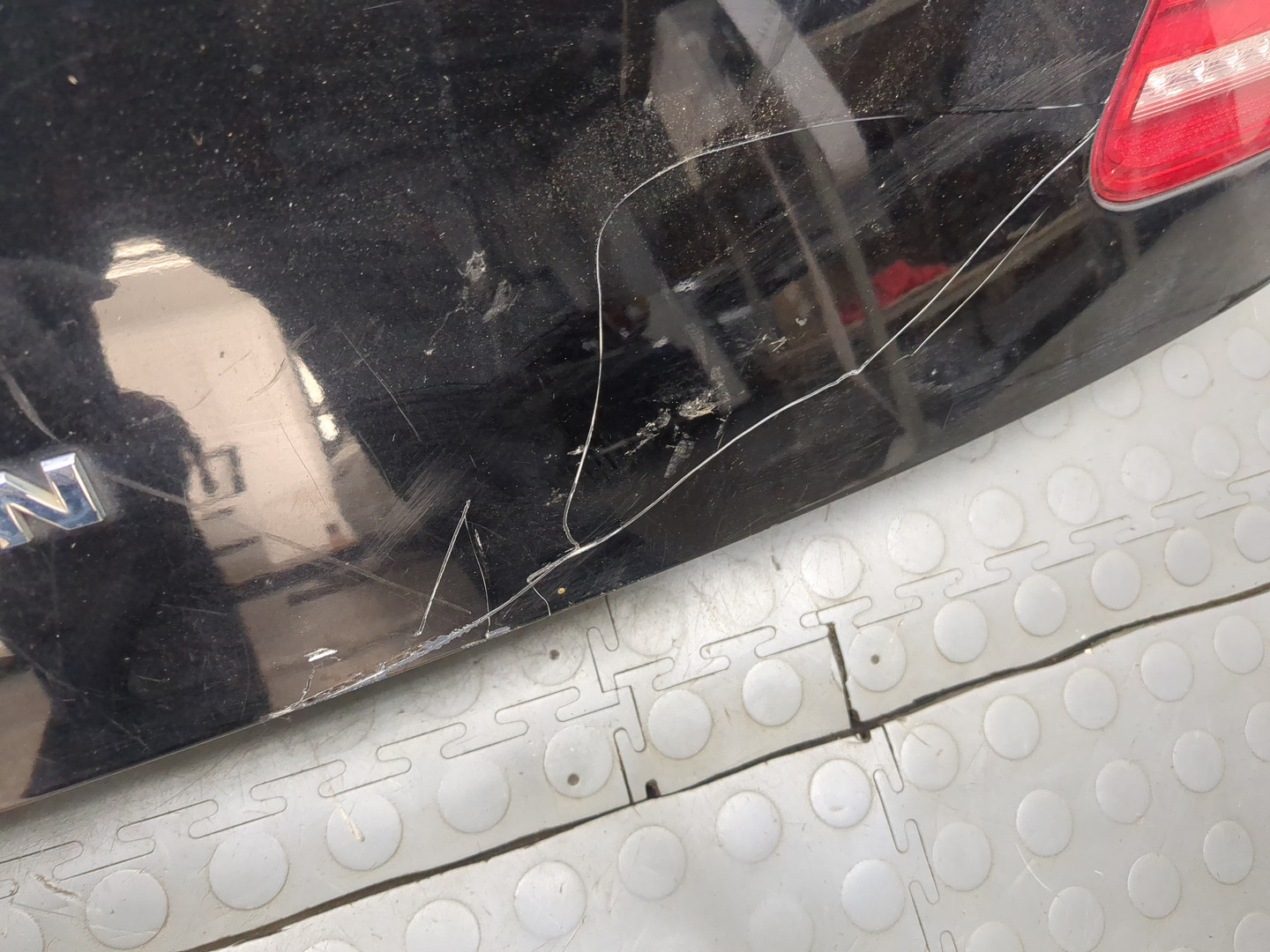 Дверь багажника