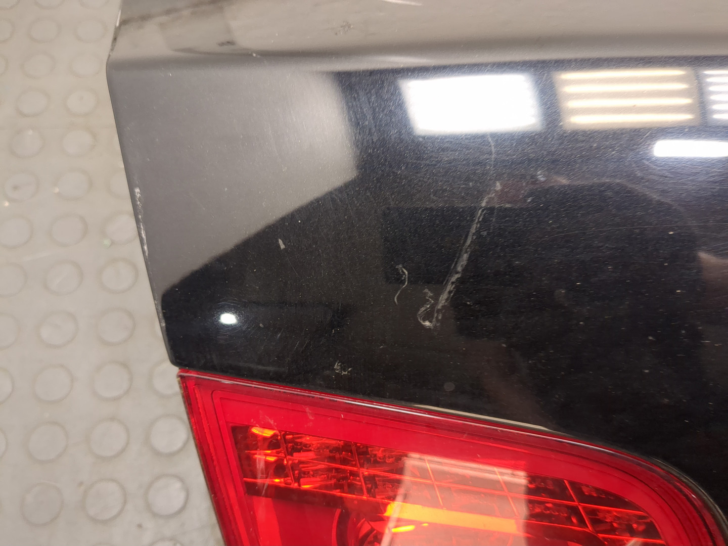 Дверь багажника