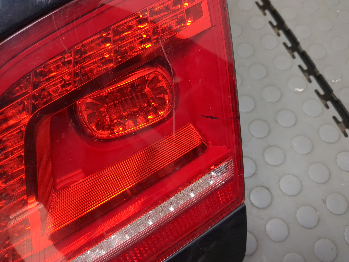 Дверь багажника