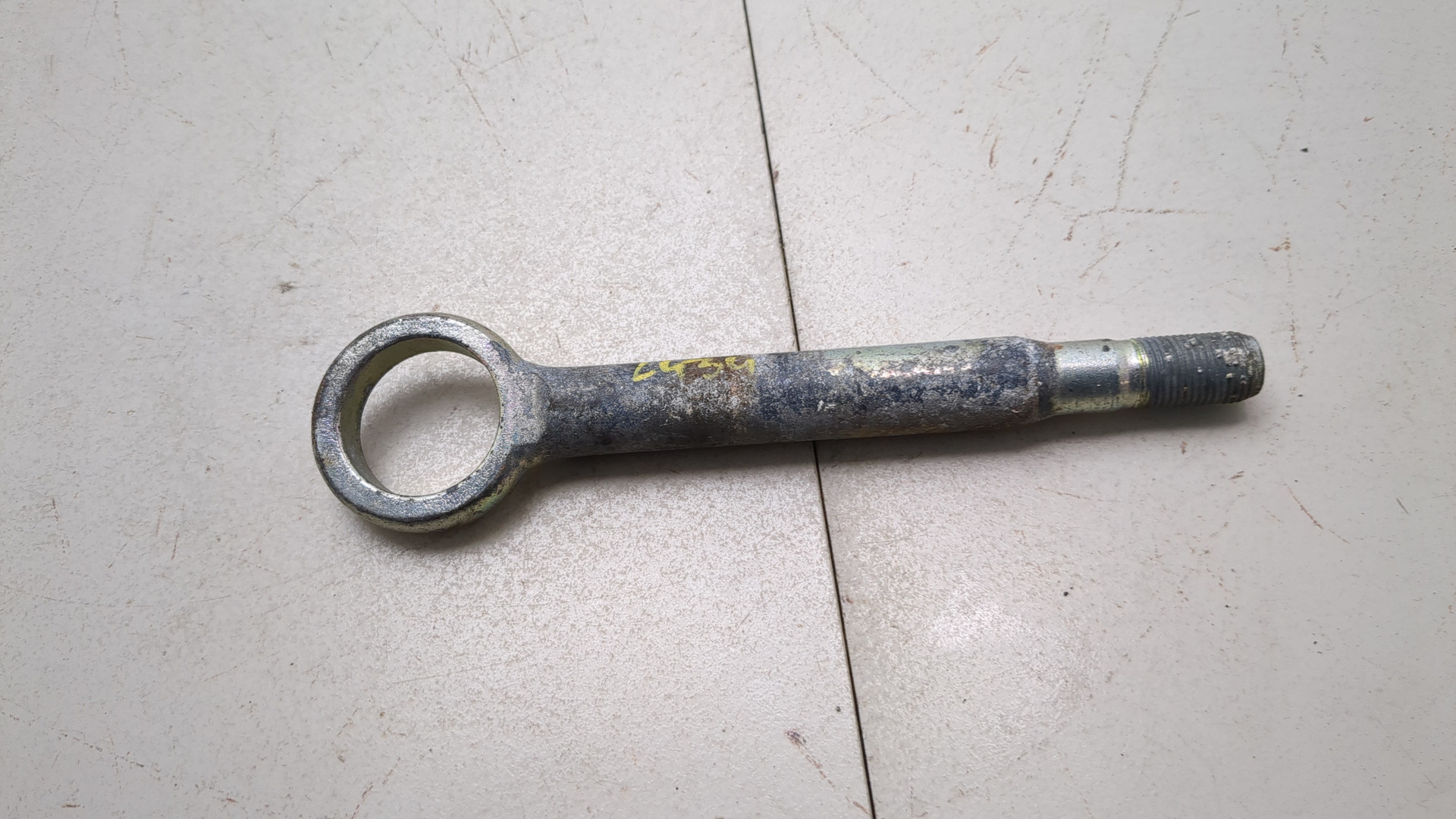 Крюк буксировочный