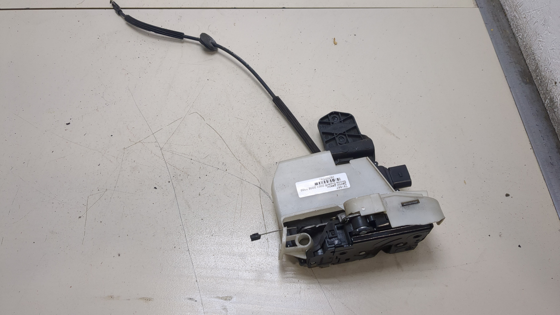 Замок двери передней правой