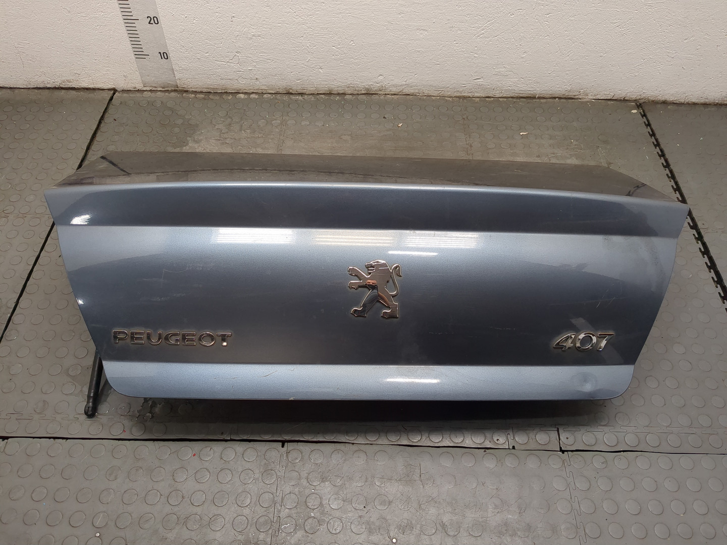 Дверь багажника