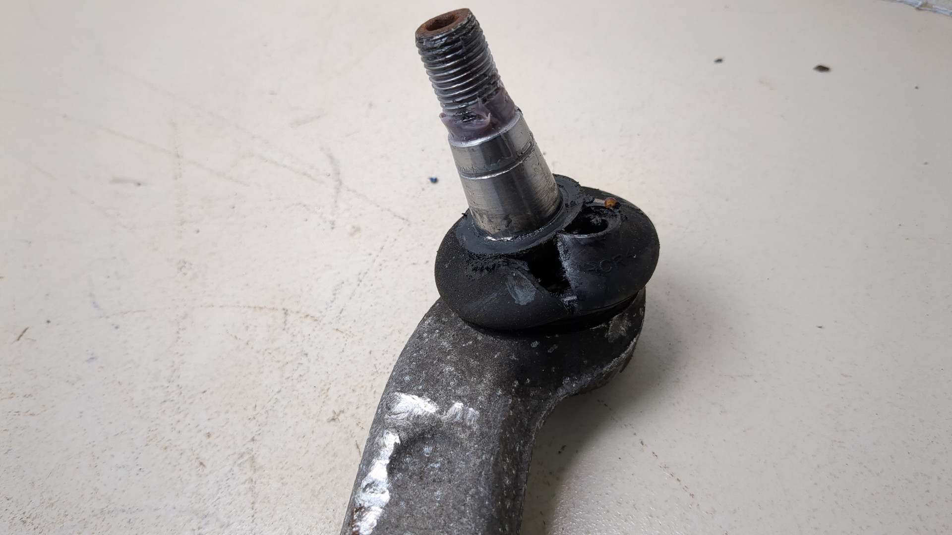 Рычаг передний правый