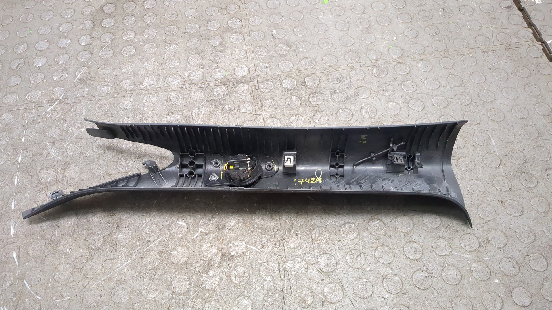 Обшивка стойки