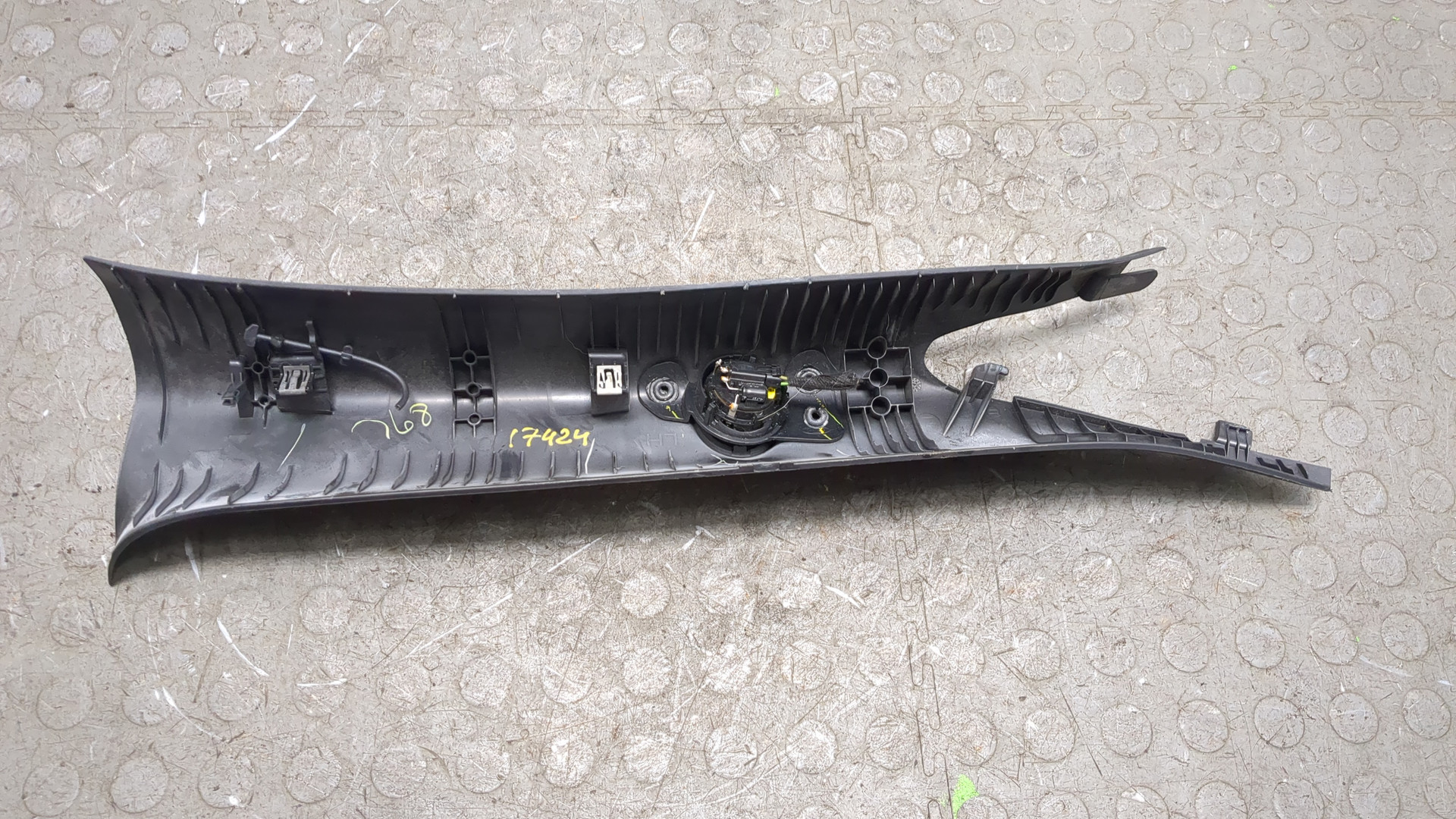 Обшивка стойки