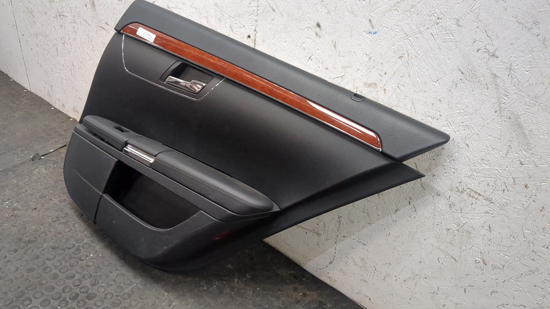 Обшивка двери задней правой