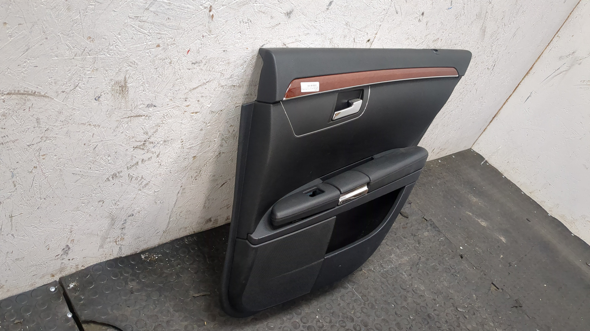 Обшивка двери задней правой