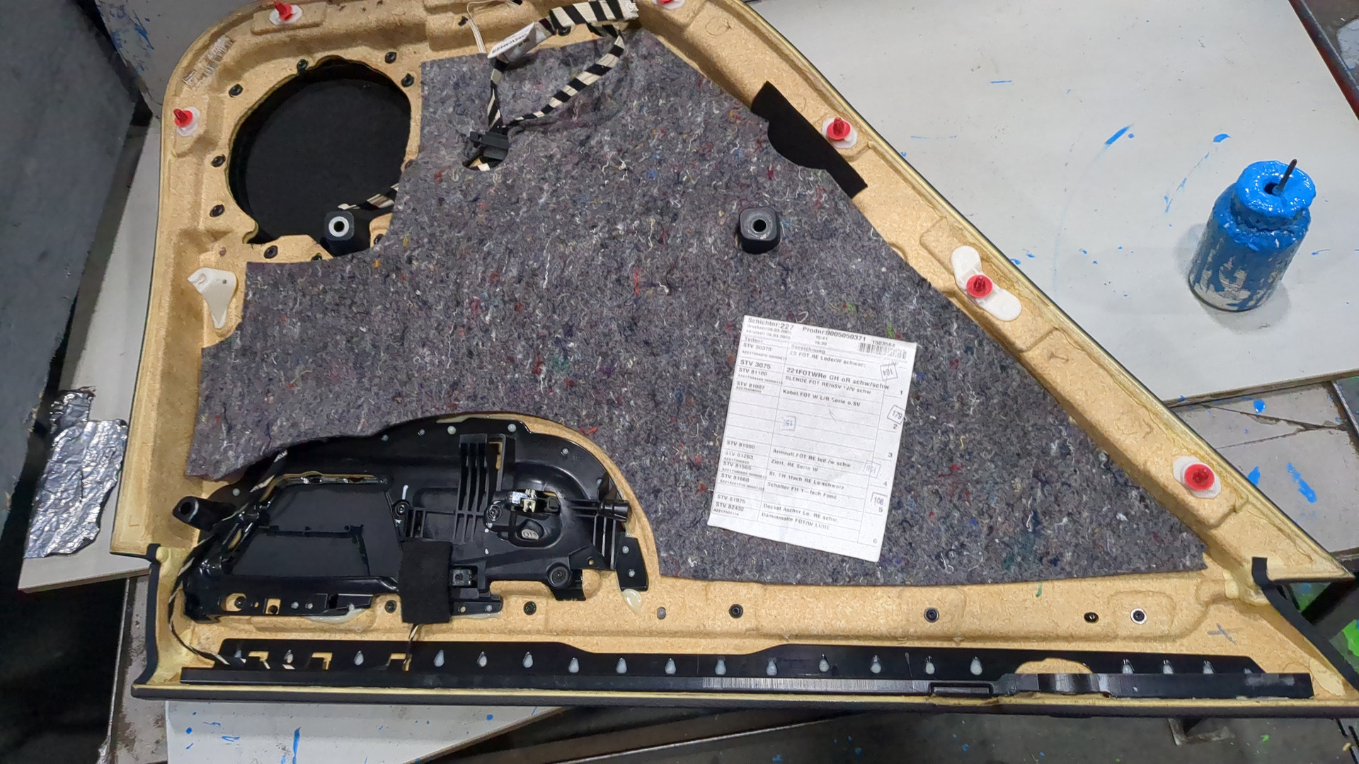 Обшивка двери задней правой