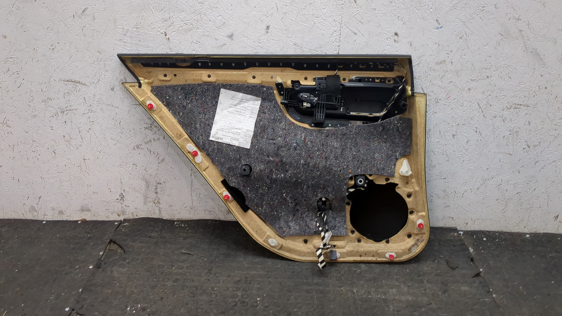 Обшивка двери задней правой