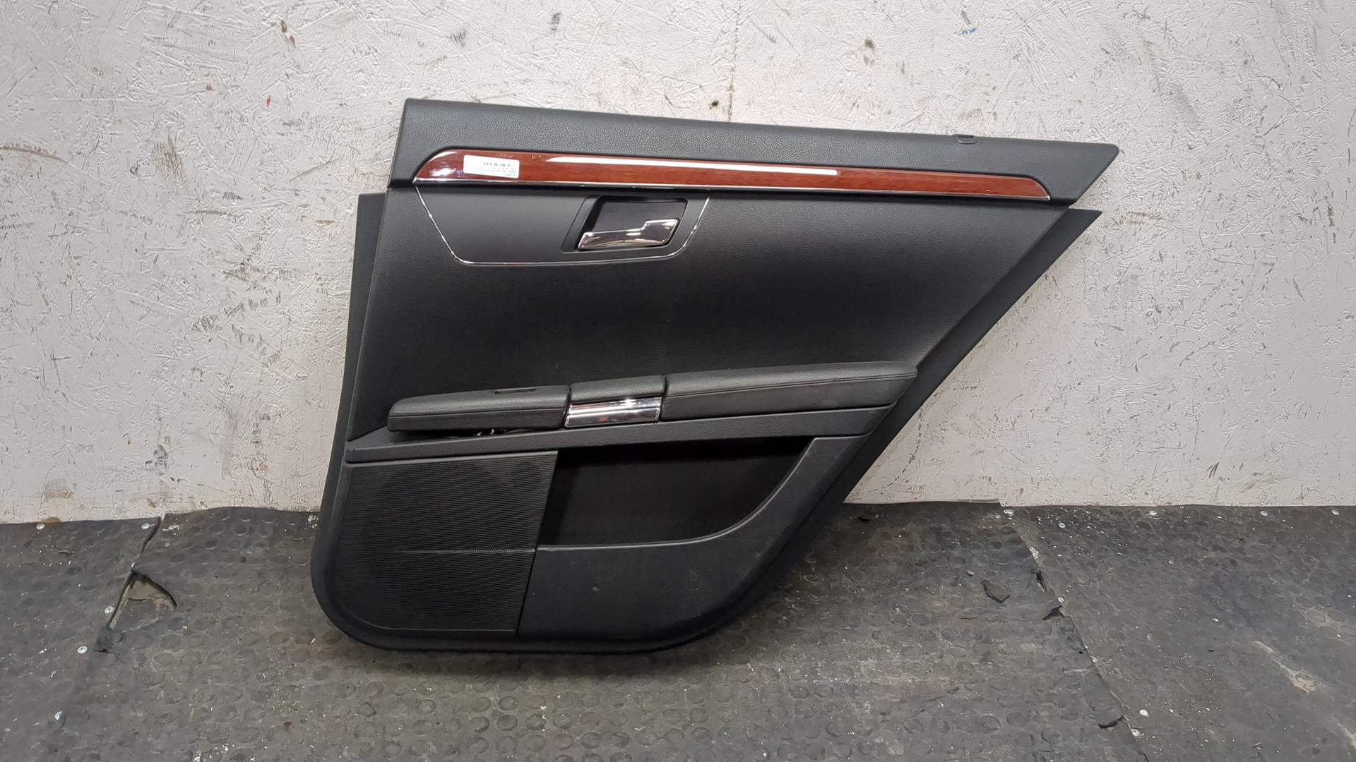 Обшивка двери задней правой