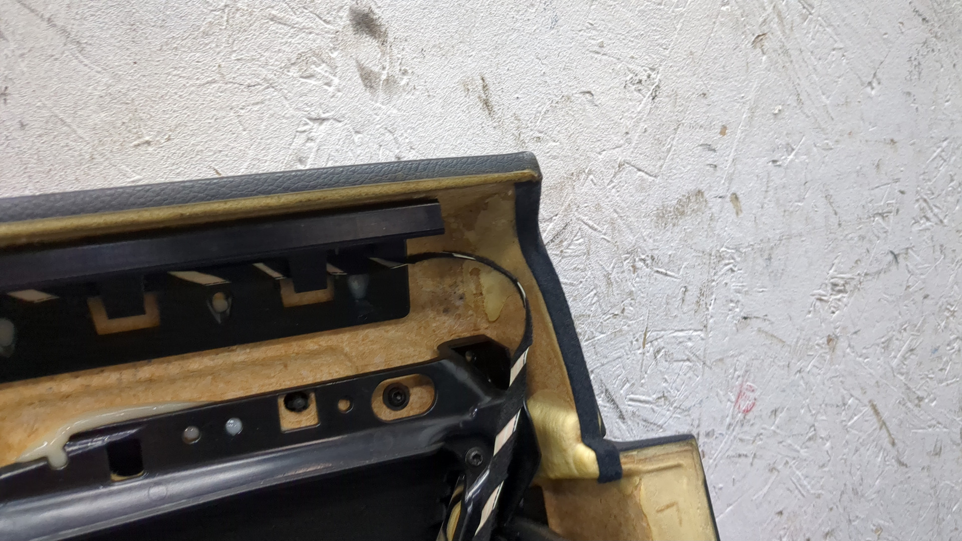 Обшивка двери задней правой