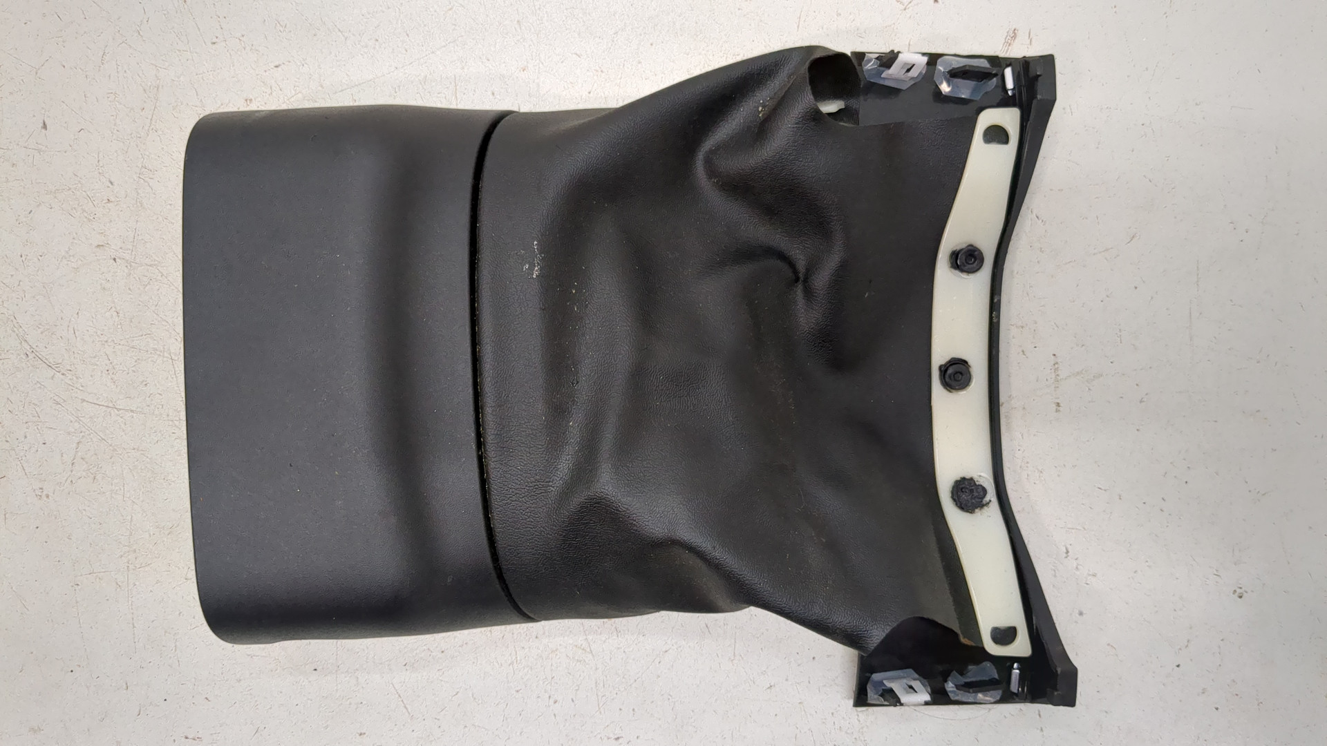 Кожух рулевой колонки