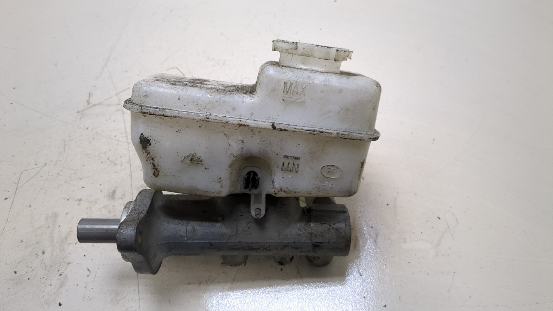 Цилиндр тормозной главный