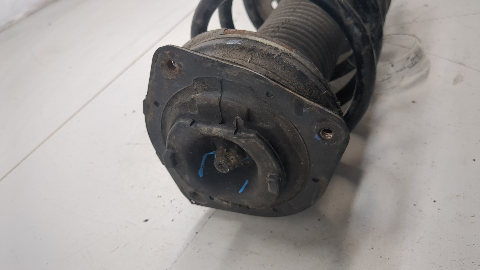 Амортизатор передний правый