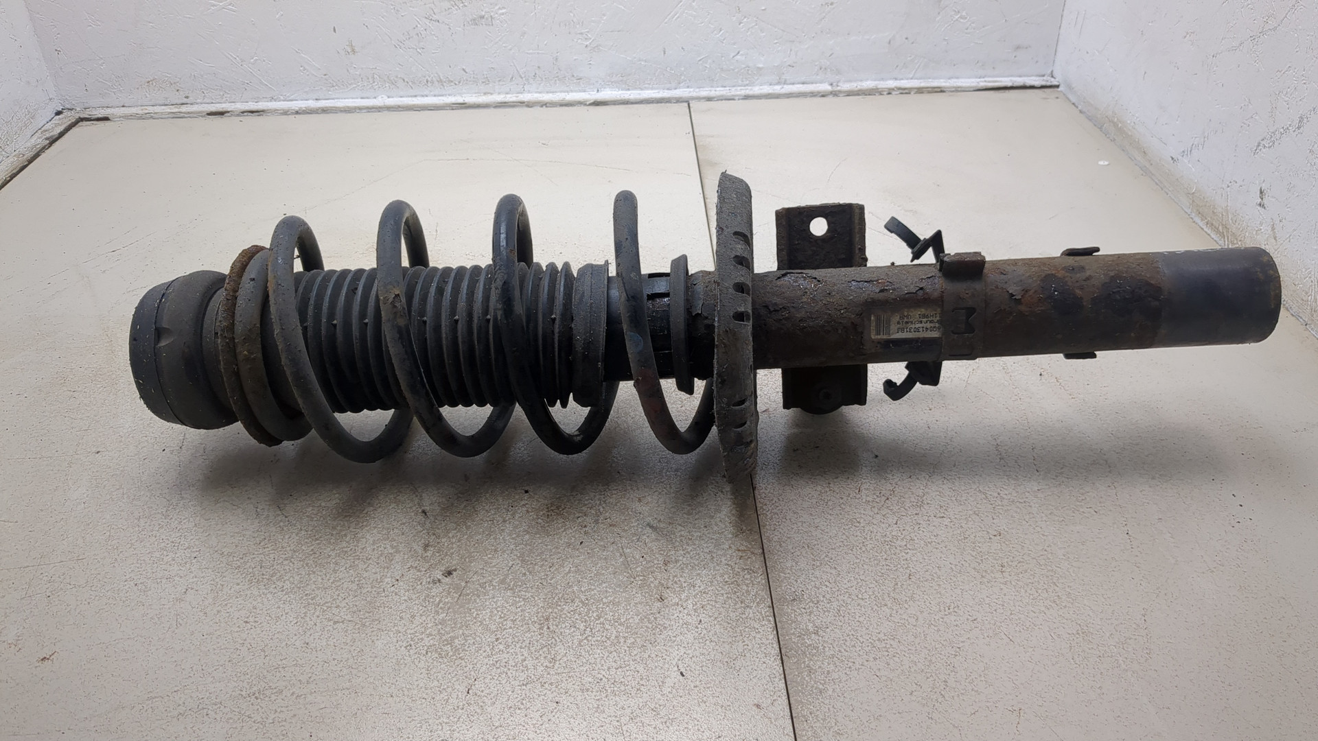 Амортизатор передний