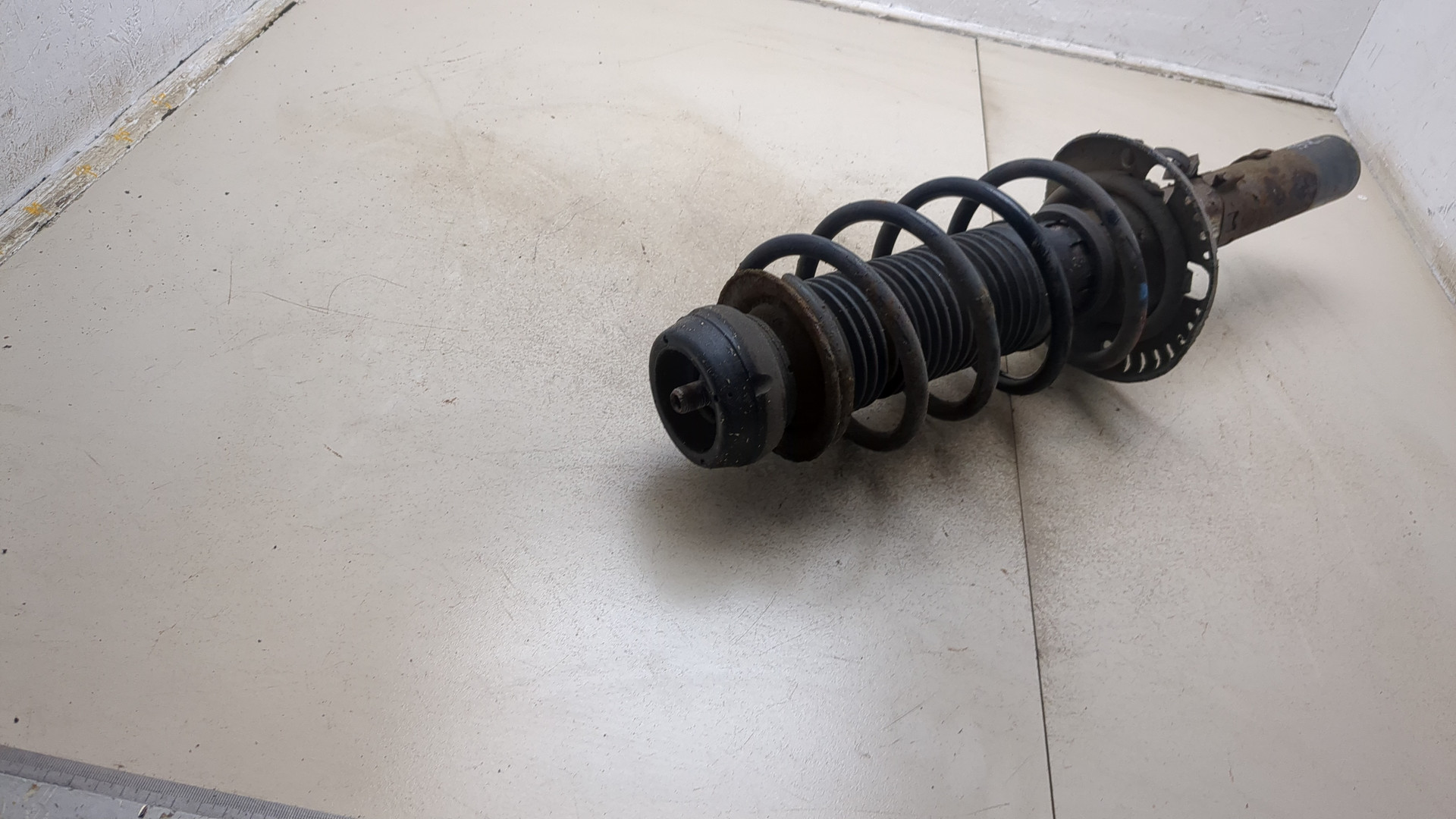 Амортизатор передний